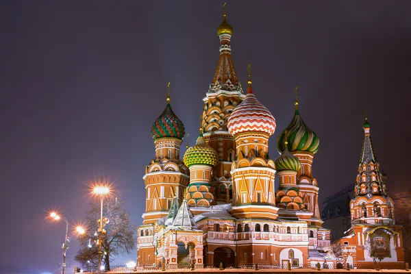 View of St. Basil's Cathedral at night — Stock Photo, Image