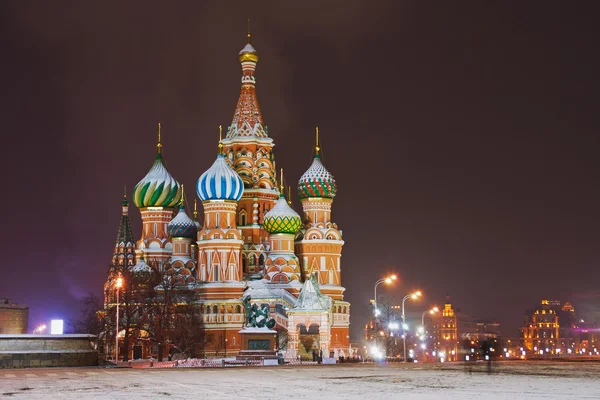 Nacht uitzicht op St. Basil's Cathedral — Stockfoto