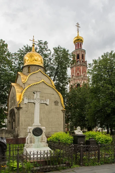 Beautiful chapel shrine  at the Novodevichy Convent — Stock Photo, Image