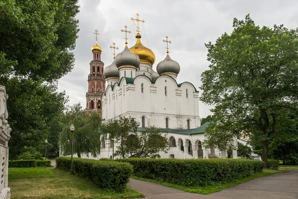 Cathédrale Notre-Dame de Smolensk, à l'intérieur du couvent de Novodevichy — Photo