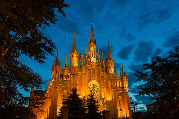 La Catedral es la iglesia católica más grande de Rusia — Foto de Stock