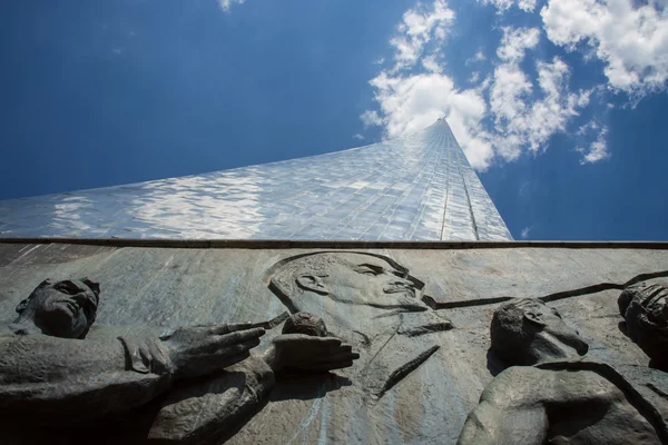 Monument: "Til erobrerne av verdensrommet", Moskva, Russland – stockfoto
