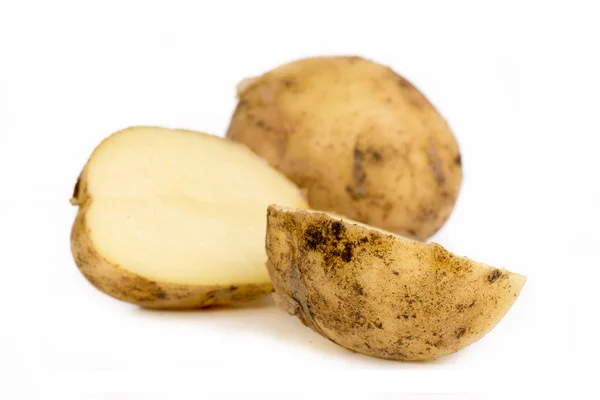 Patata isolata su fondo bianco. Ortaggi - patate per il mercato giornalistico. Fotografia ad alta risoluzione — Foto Stock
