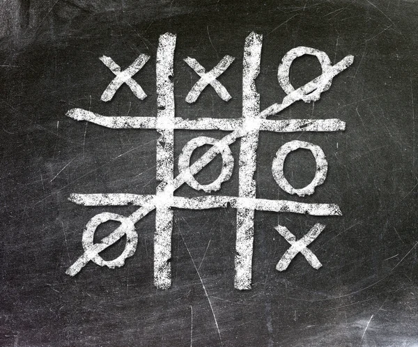 Noughts and crosses drawn on a chalkboard — Stock Photo, Image