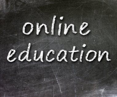bir kara tahta yazılı e-eğitim okulu
