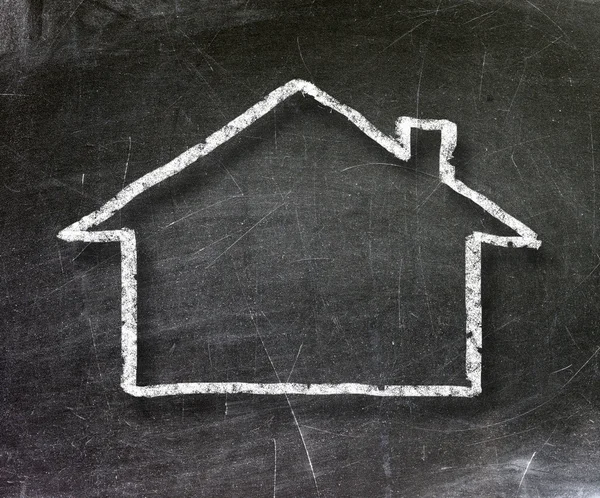 House drawn on a chalkboard with white chalk — Stockfoto