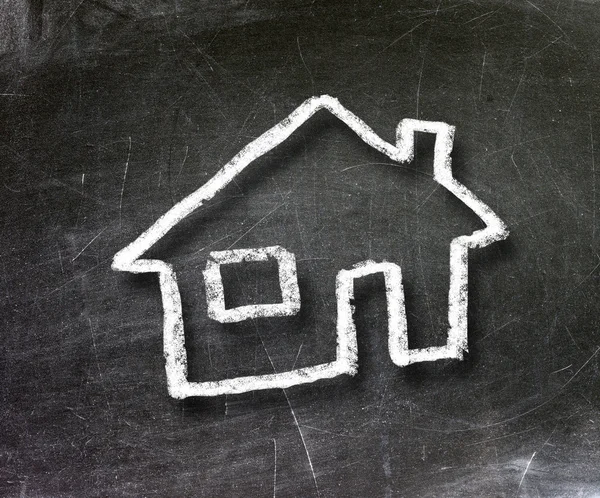 House drawn on a chalkboard with white chalk — Stockfoto