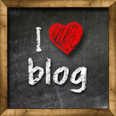 bir kara tahta üzerinde beyaz tebeşir ile el yazısıyla yazılmış blog aşk