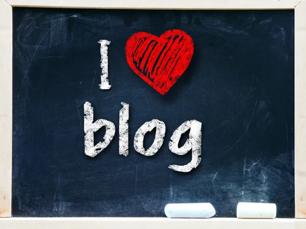 Me encanta mi blog escrito a mano con tiza blanca en una pizarra —  Fotos de Stock