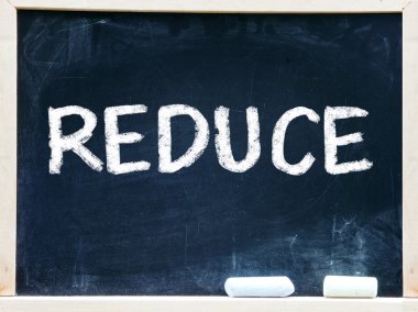 bir kara tahta üzerinde beyaz tebeşir ile el yazısı azaltmak