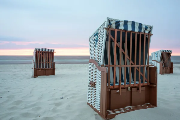 Cabines em uma praia — Fotografia de Stock
