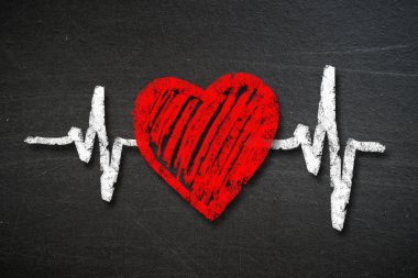 kalp atışı karakter ve tasarım, love heart bir kara tahta üzerinde