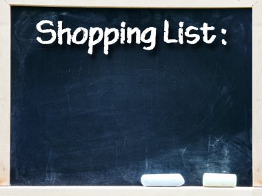 Kara tahta üzerinde alışveriş listesi