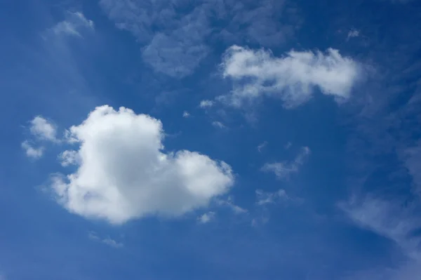 Hart wolk in de lucht — Stockfoto