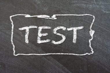 Beyaz tebeşir ile el yazısı test