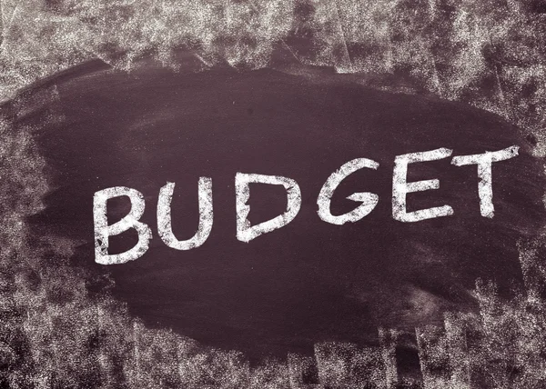 Krétával egy táblára kézzel írott költségvetés — Stock Fotó