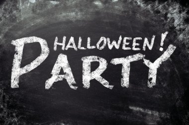kavramsal mutlu halloween reklam üzerine siyah yazı tahtası.