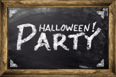 kavramsal mutlu halloween reklam üzerine siyah yazı tahtası.