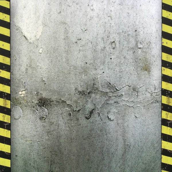 Placa de metal grunge con rayas de advertencia — Foto de Stock