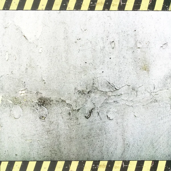 Grunge piastra metallica con strisce di avvertimento — Foto Stock