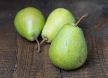 ahşap üzerine armut