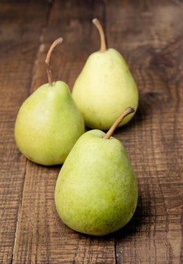 ahşap üzerine armut