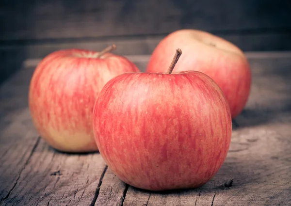 Rött äpple frukt mogen dagg — Stockfoto