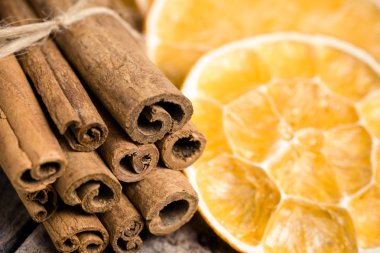 kurutulmuş portakal, tarçın