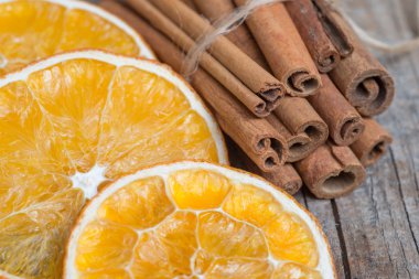 kurutulmuş portakal, tarçın