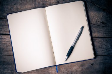 Kalemle boş not defteri