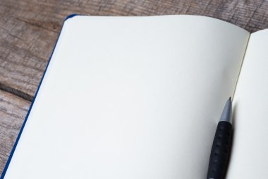 Kalemle boş not defteri