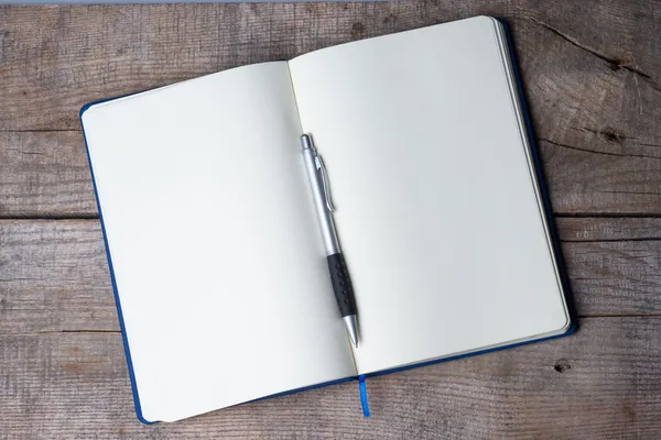 Blank notepad with pen — Stock Photo, Image