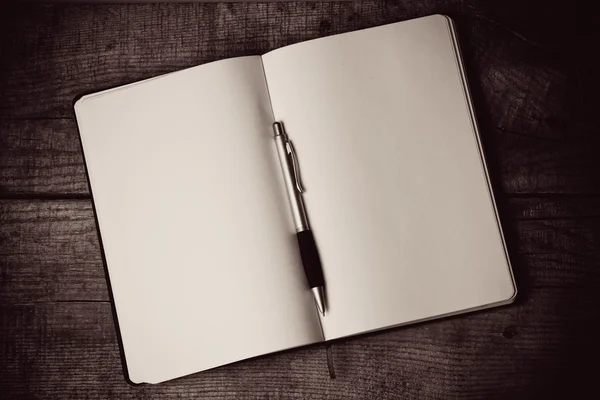 Blank notepad with pen — Stock Photo, Image