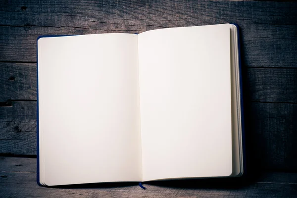 Blank notepad with pen — Stock Photo, Image