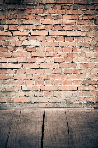 Hout en bakstenen muur — Stockfoto