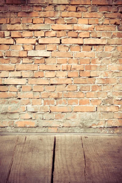 Hout en bakstenen muur — Stockfoto