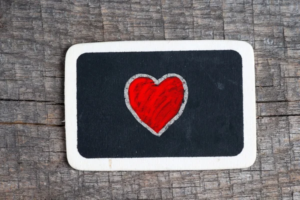 Aşk kalp sembolü bir yazı tahtası — Stok fotoğraf