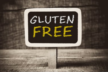 el yazısıyla yazılmış bir yazı tahtası Beyaz tebeşir ile ücretsiz gluten