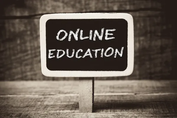 Online education handwritten with white chalk on a blackboard — Stock Photo, Image