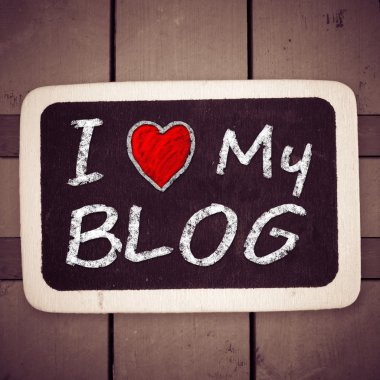 bir kara tahta üzerinde beyaz tebeşir ile el yazısıyla yazılmış blog aşk