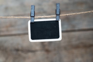 eski foto kartpostal ve odun giysi peg