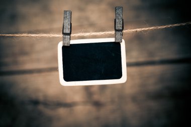 eski foto kartpostal ve odun giysi peg