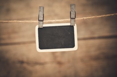 eski foto kartpostal ve odun giysi peg