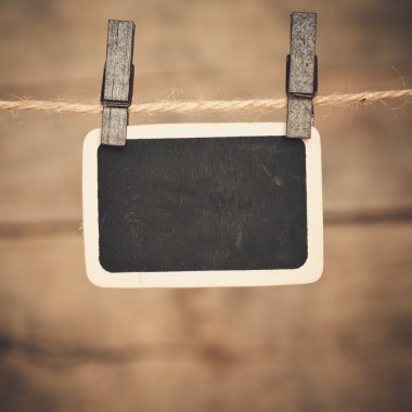 eski foto kartpostal ve odun giysi peg