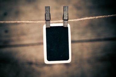 eski foto kartpostal ve odun giysi peg