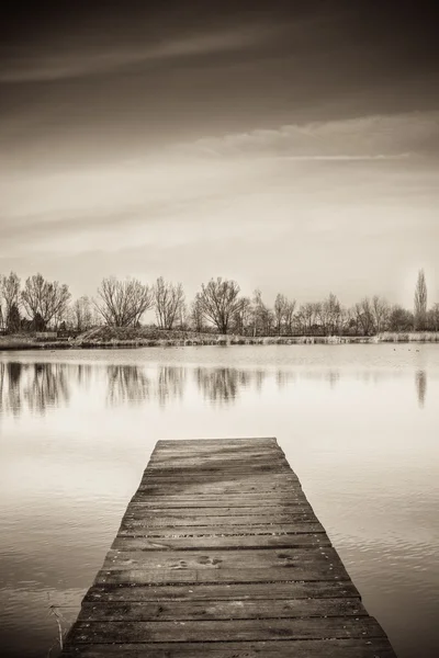 Holzsteg — Stockfoto