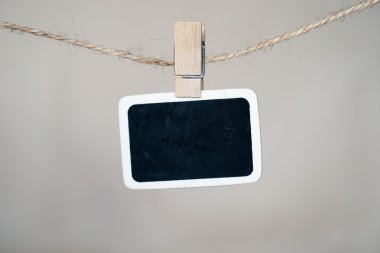 bir eski fotoğraf ve giysi peg kapat