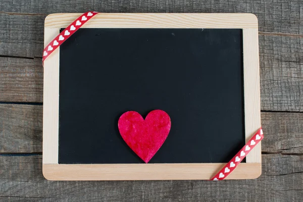 Küçük yazı tahtası üzerinde kalp — Stok fotoğraf