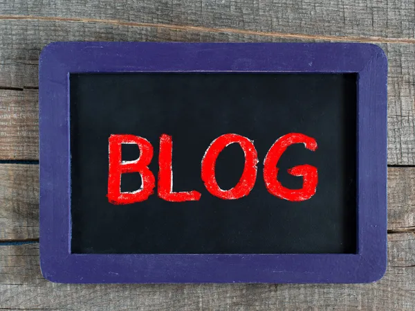 Blog woord handgeschreven op het zwarte schoolbord. — Stockfoto