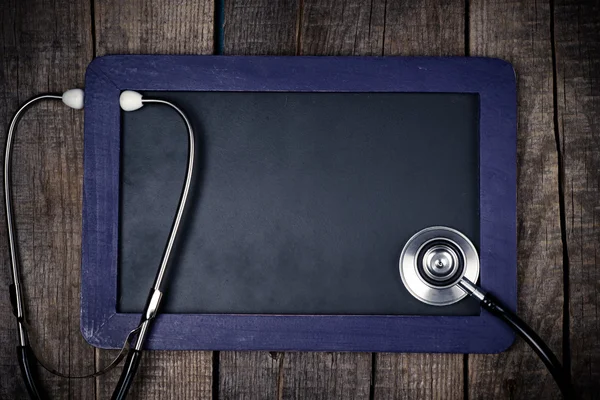 Stetoskop och blackboard — Stockfoto